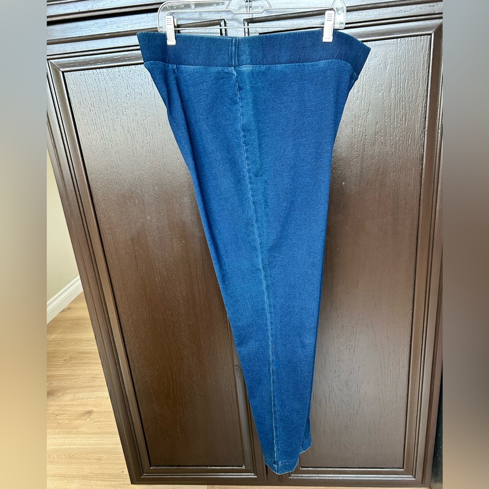 JJill tapered ankle knit jeans. Size large